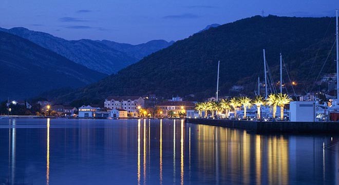 Montenegro - Porto Montenegro at night - photo by Corbis ©  SW